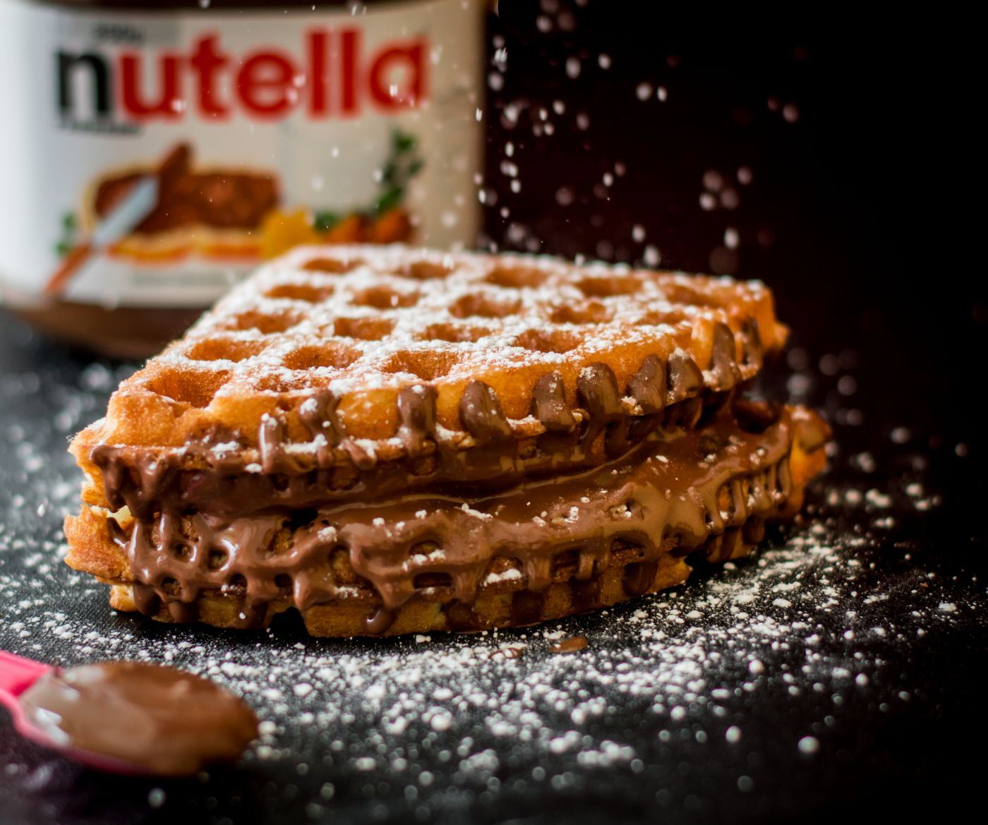 Gaufres au Nutella saupoudrées de sucre glace